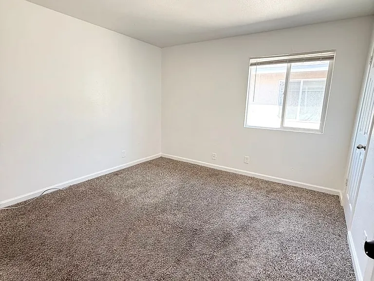 3328 N Marks Ave — Photo 29