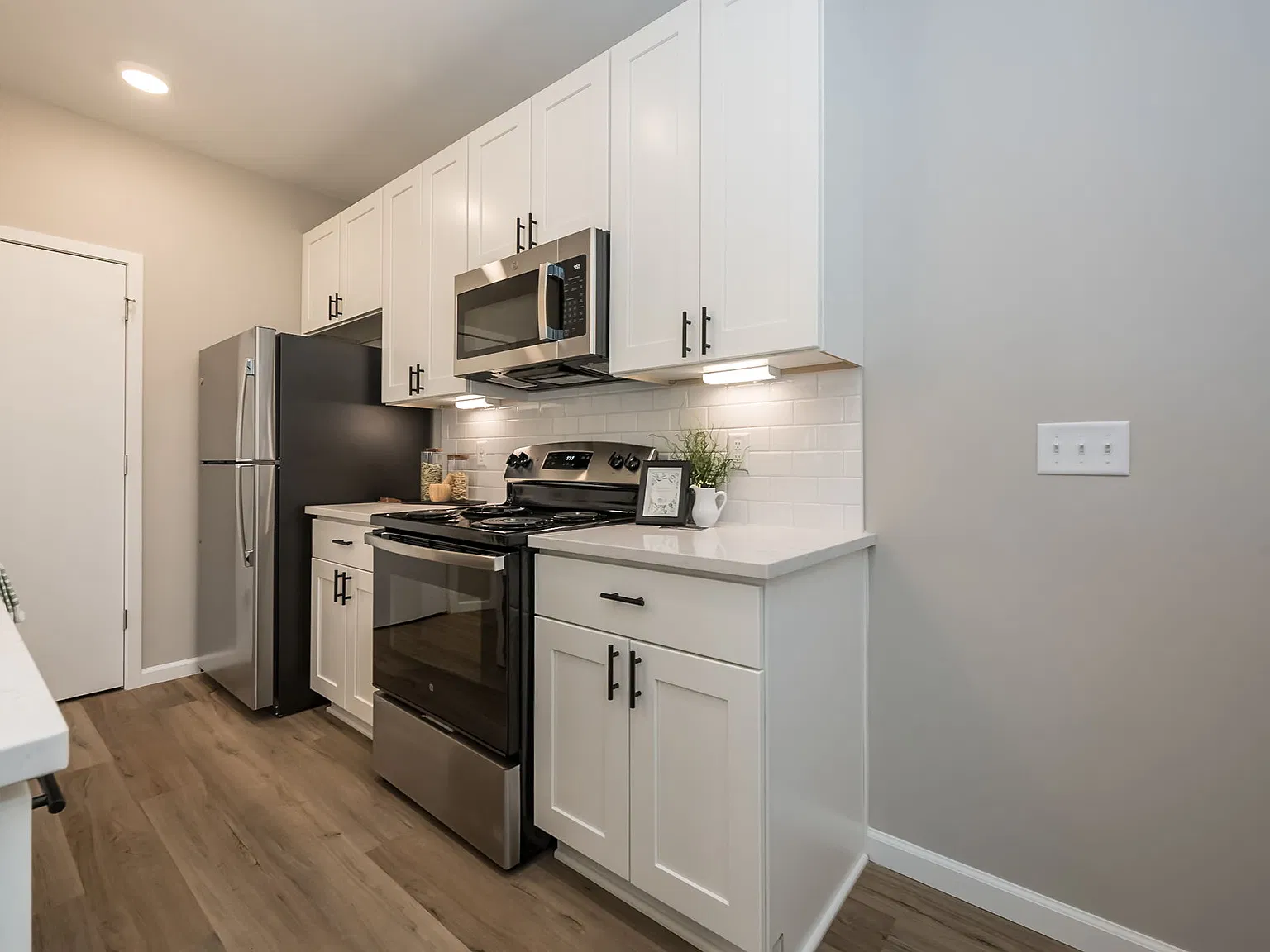 2 bed, 1200 sqft, $2,299 — Photo 2