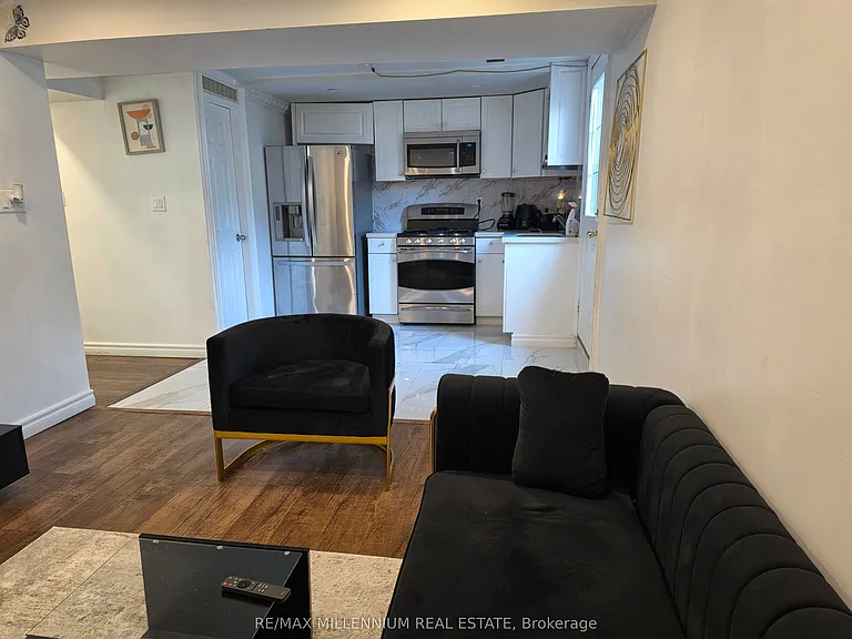 66 Overlord Cres #LOWER — Photo 6