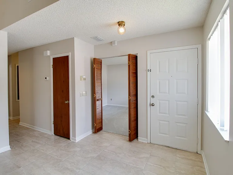 754 Forest St — Photo 4