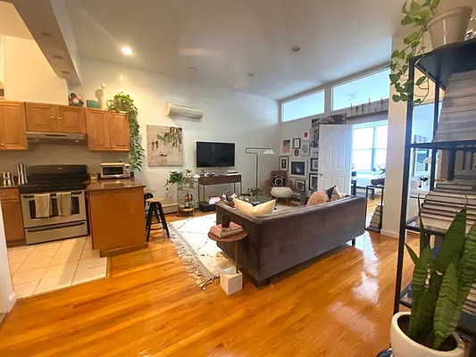 Rented by Capri Jet Realty Corp | media 4