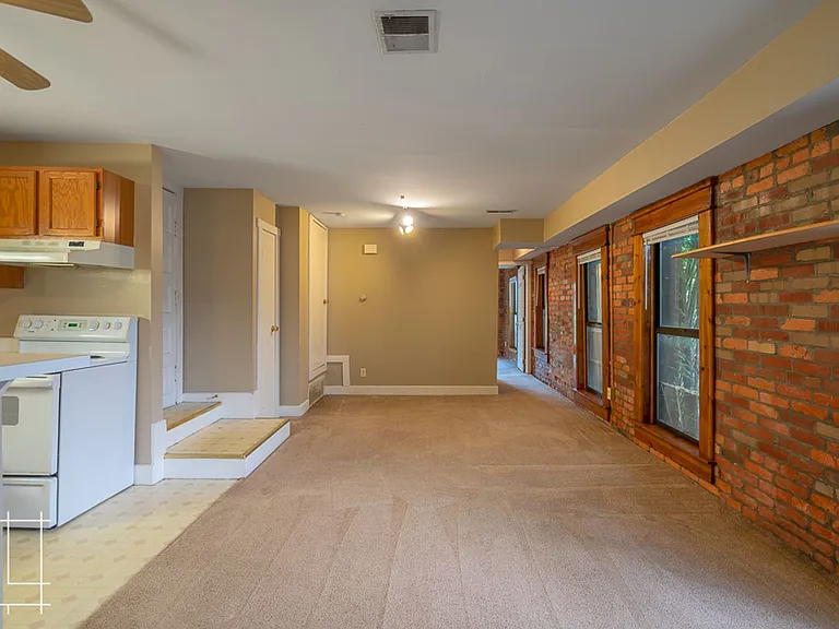 880 Hamlet St. — Photo 4