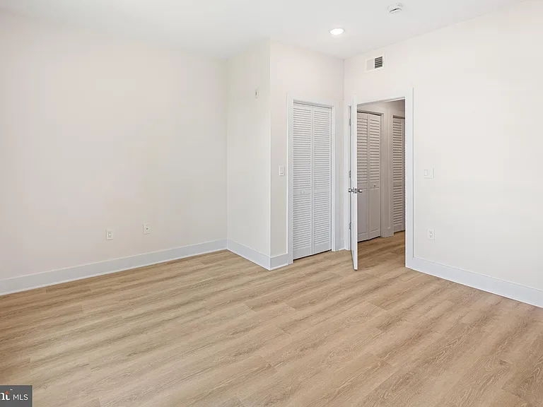 5217 Warren St #1/2-4 — Photo 9