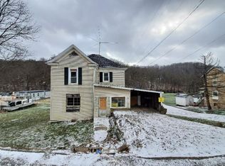 132 Pennsylvania Ave, Cameron, WV 26033