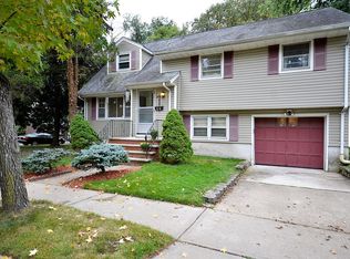40 Demarest Rd, Teaneck, NJ 07666
