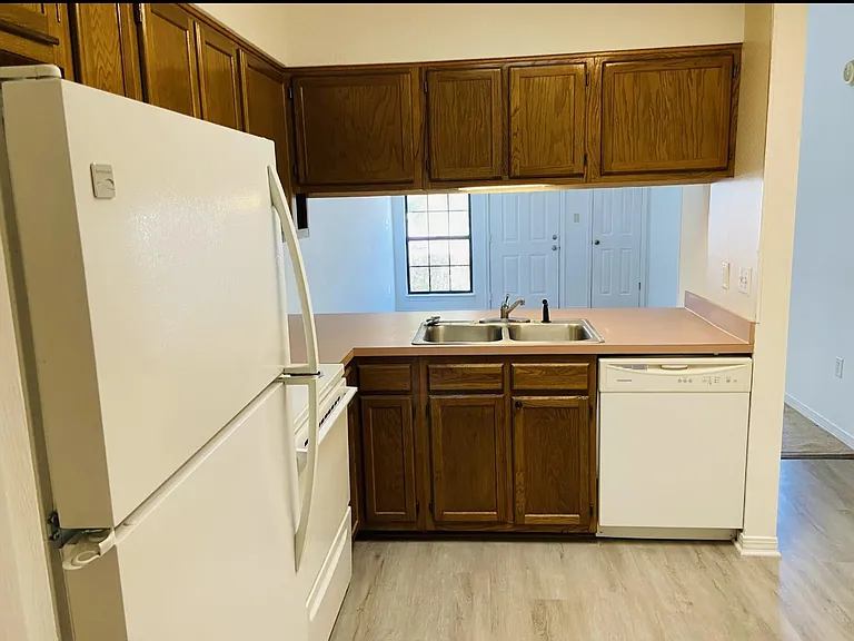 8 Viking Dr NW #C — Photo 2