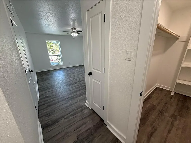 8034 Antoine Dr — Photo 12