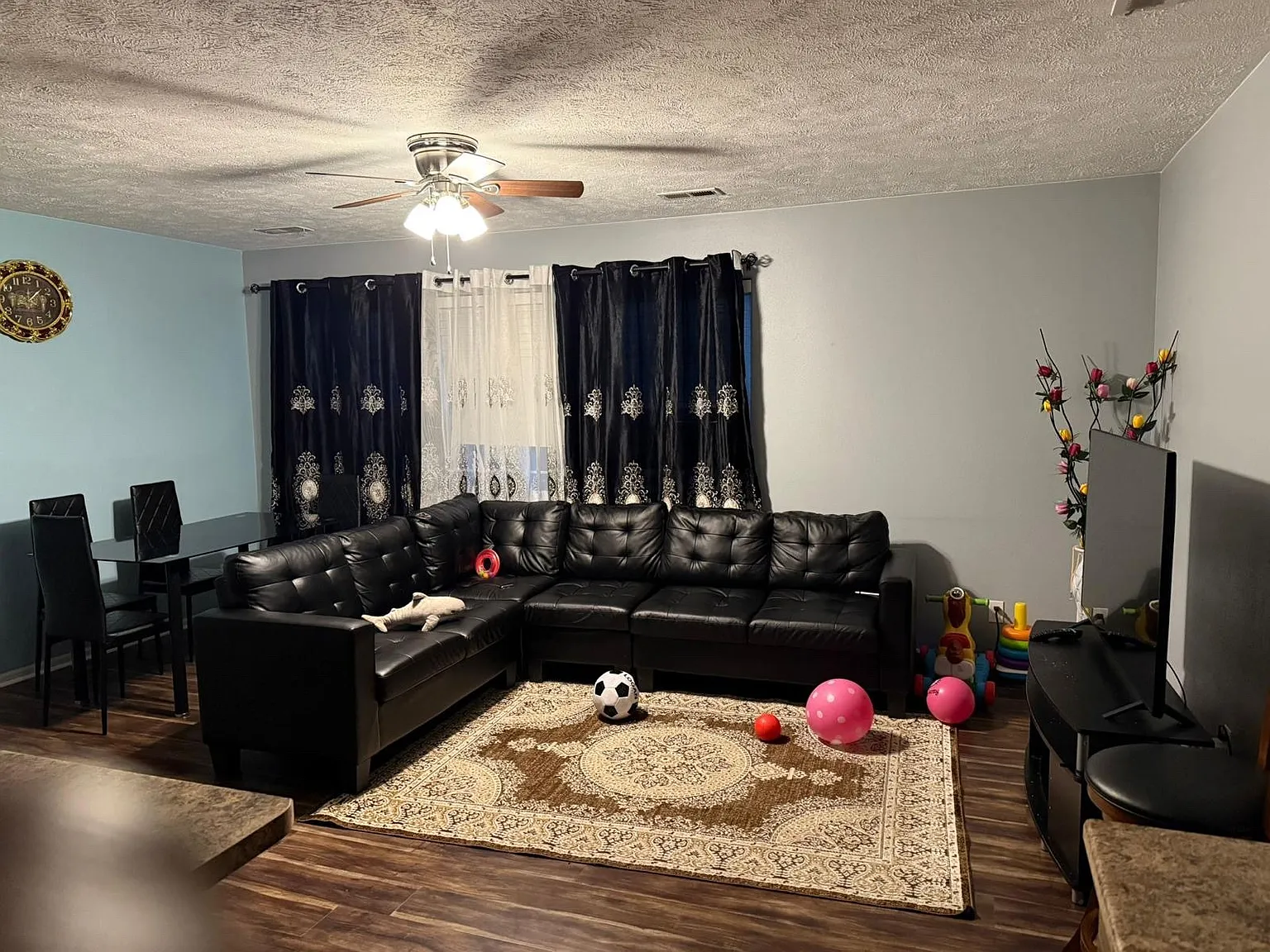 2 bed, 1056 sqft, $1,690 — Photo 3