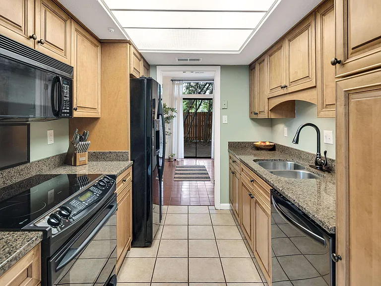 1707 Belvedere Ct #1707 — Photo 9