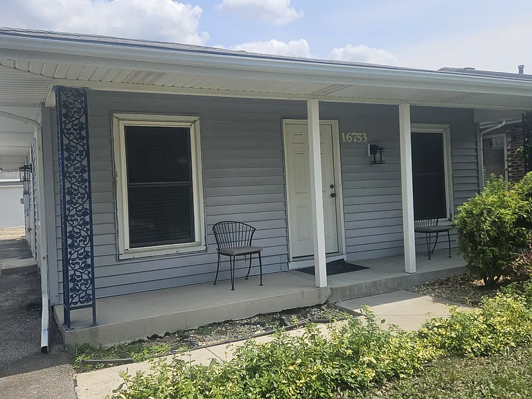 16753 Hilltop Ave — Photo 1