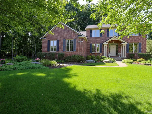 3531 Stoneridge Ct, Commerce Township, MI 48382