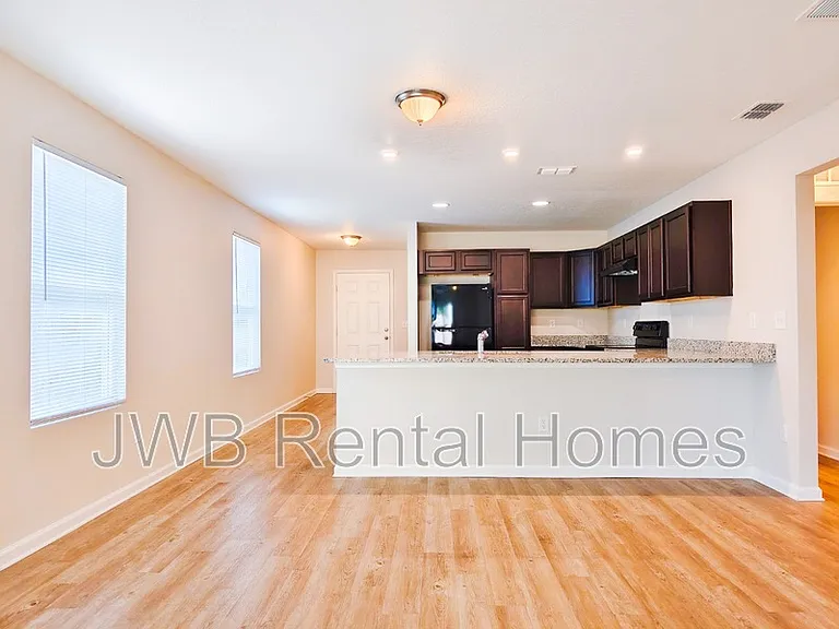 8213 Free Ave — Photo 4