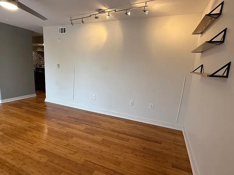 2200 Dickson Dr #101 — Photo 13