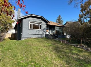 1028 Pakington St, Victoria, BC V8V3A1