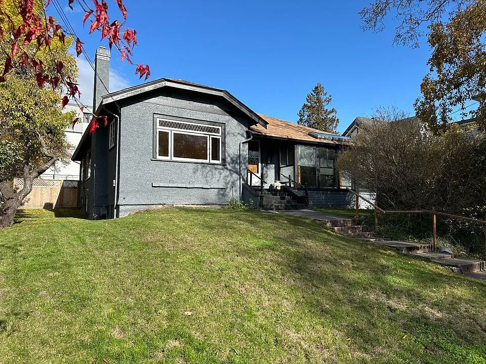 1028 Pakington St photo 1