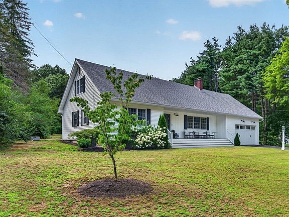 2nd image of 6 Hawthorne Cir