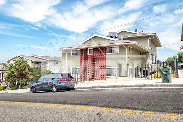 2 bed, 2.0 bath, 1000 sqft, $2,750 — Photo 3