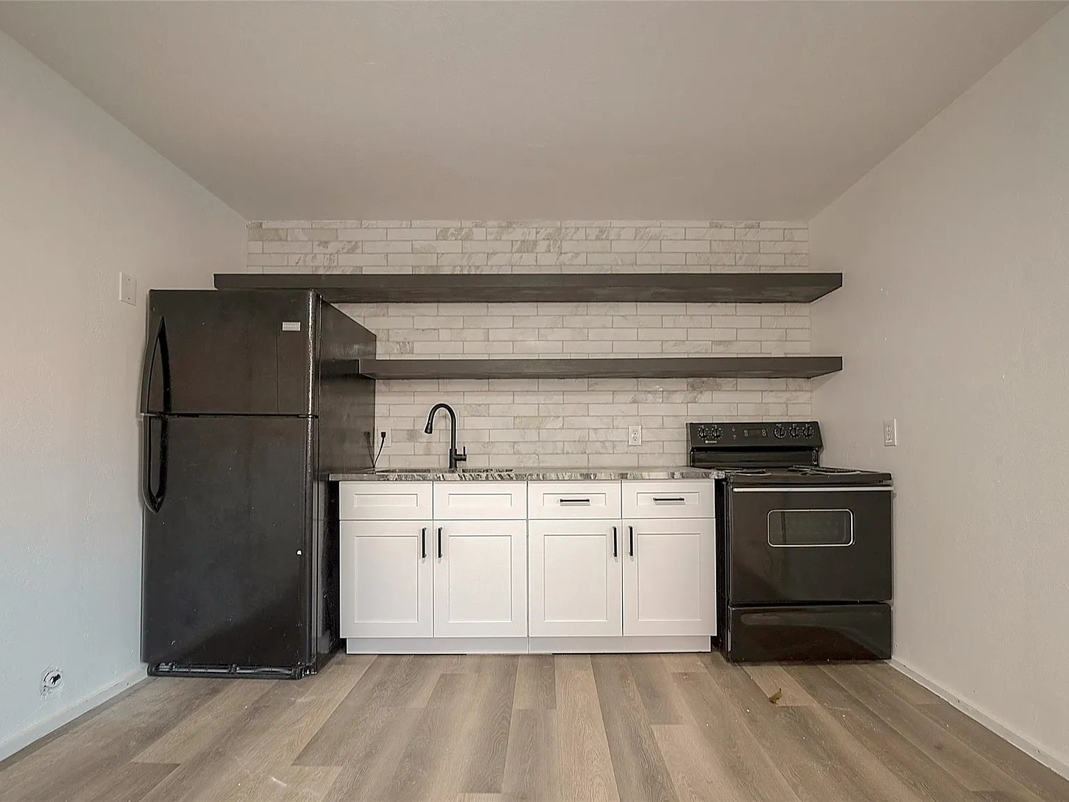 1 bed, 1.0 bath, 750 sqft, $995 — Photo 3