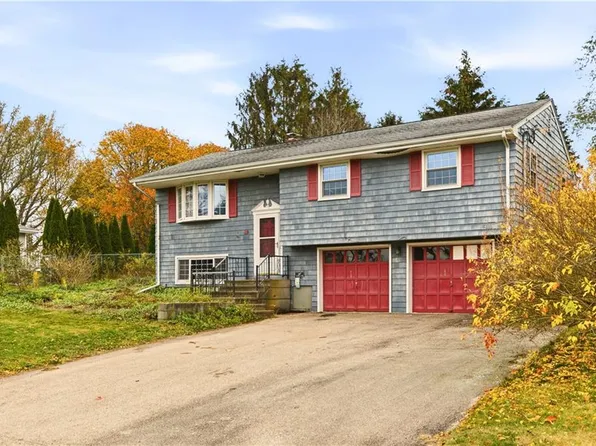 44 Buckwheat Ave, Portsmouth, RI 02871