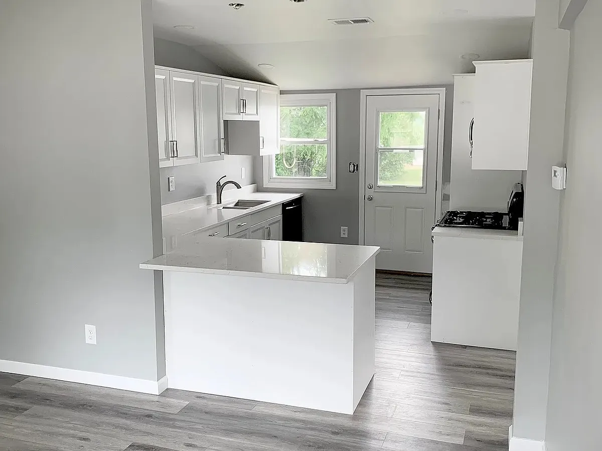 Building Photo - 605 Emmetsburg Ave