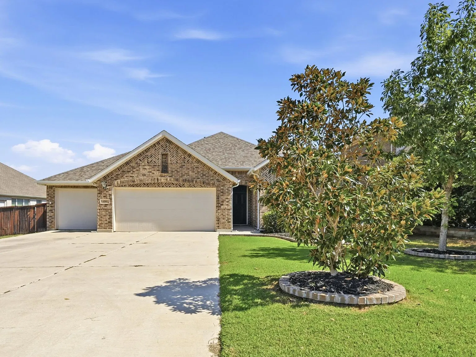 3 bed, 2.5 bath, 2327 sqft, $2,300 — Photo 4