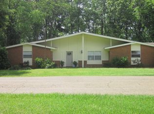 310 Yawn St, Collins, MS 39428