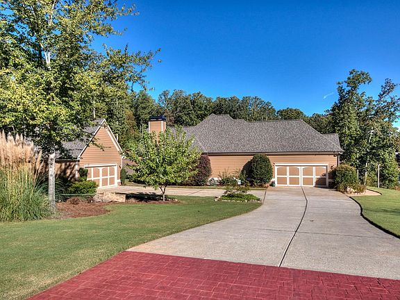 Long Sweeping Driveway.