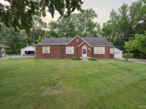 36280 Moravian Dr, Clinton Township, MI 48035