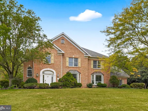 1350 Briargate Dr, York, PA 17404