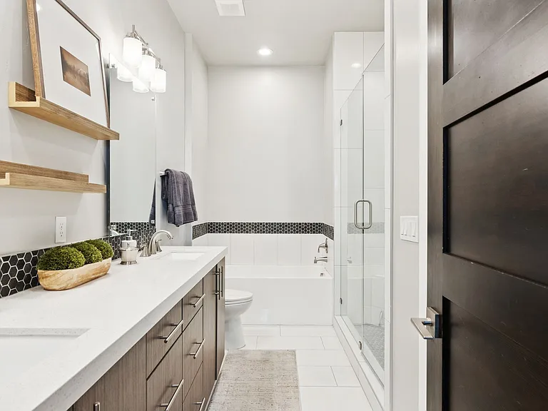 4313 Holly Frost Ct — Photo 32