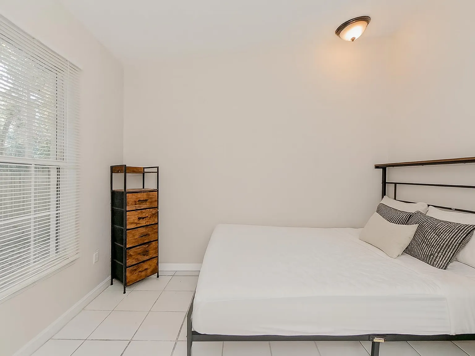 4 bed, 2.0 bath, 1440 sqft, $1,139 — Photo 2