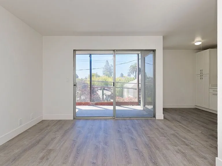 2221 Parker St — Photo 3