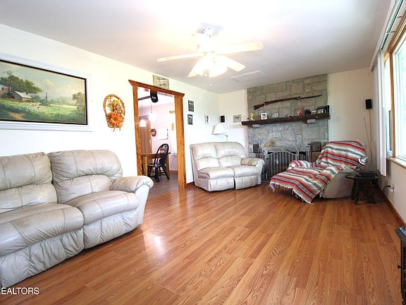 12th image of 1038 Newton Ln