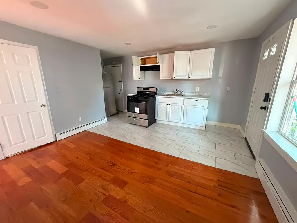 2 bed, $1,650 — Photo 2