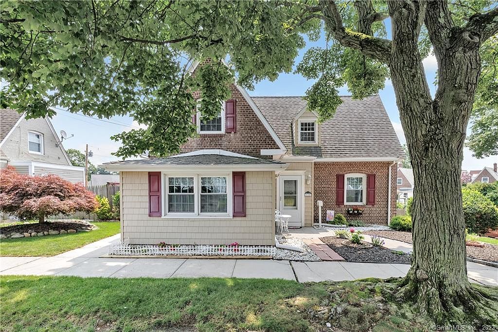 110 Grove St, Stratford, CT 06615 Zillow