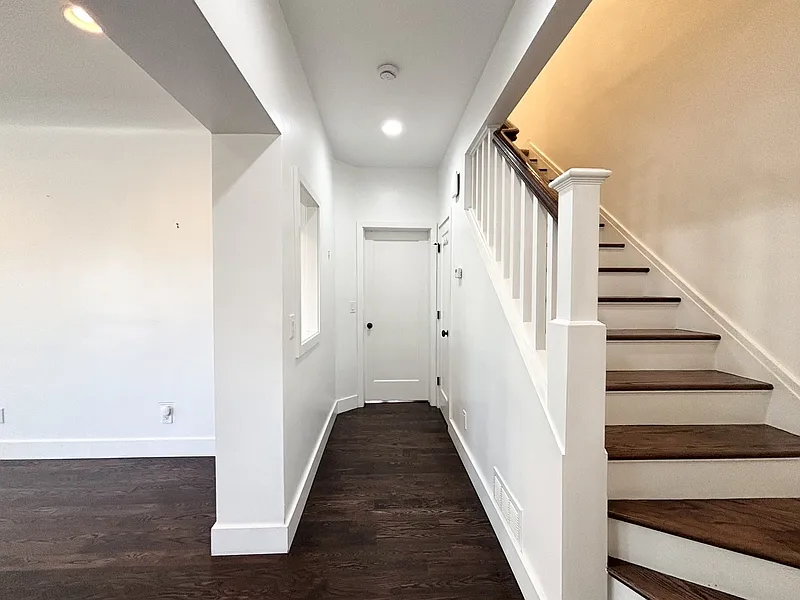 3 bed, 2.5 bath, 2010 sqft, $4,250 — Photo 4