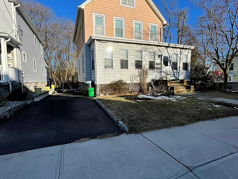 16 Prairie Ave #1 — Photo 2