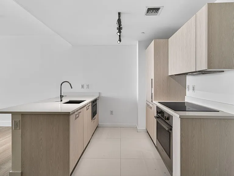 501 NE 31st St #3305 — Photo 14
