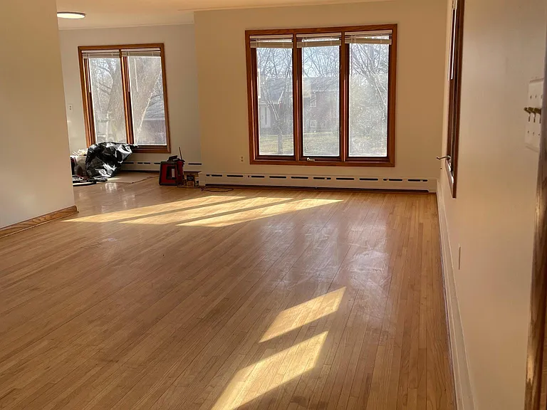 612 Desnoyer Ave — Photo 2