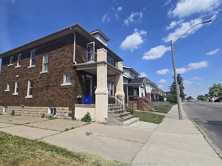 2257 Howard Ave #MAIN — Photo 2