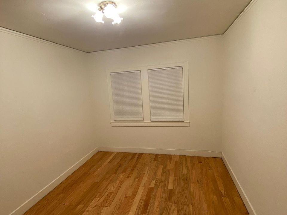 bedroom available for rent