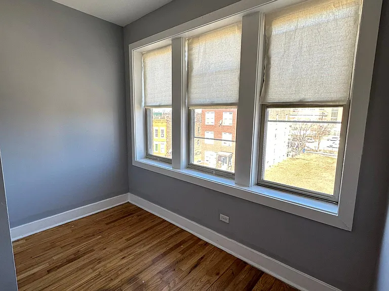 3522 W Grenshaw St #3F — Photo 7