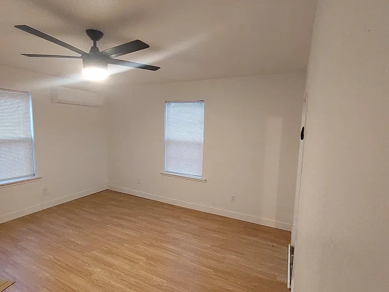 1001 N Anna St — Photo 7