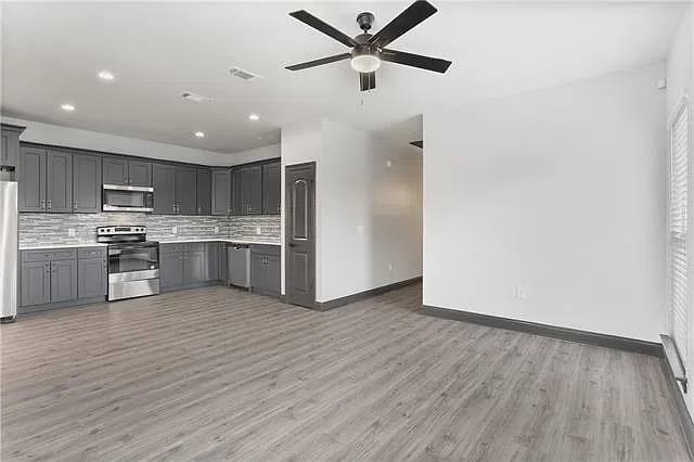 3 bed, 2.0 bath, 1550 sqft, $2,000 — Photo 3