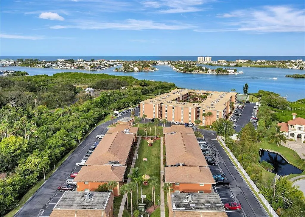 2 bed, 1.0 bath, 872 sqft, $2,150 — Photo 1