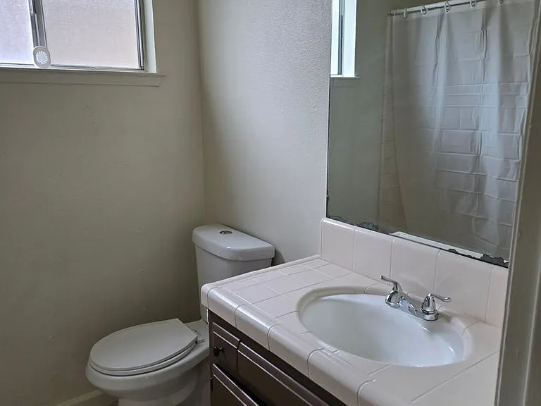 2532 W Chestnut Ct — Photo 3