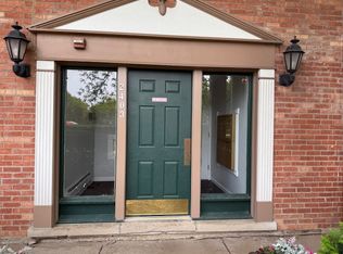 2403 S Goebbert Rd, Arlington Heights, IL 60005