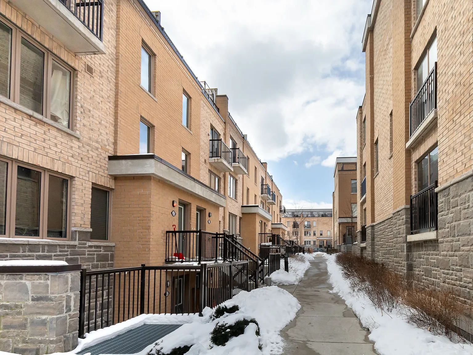 Brownstone on Powerhouse — Photo 4