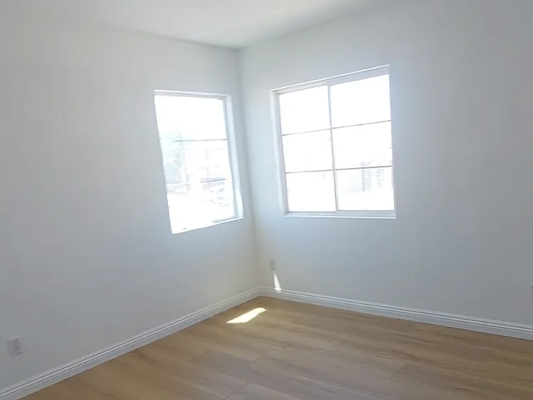 13263 Newport St — Photo 10