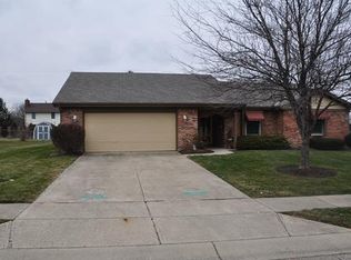 272 Woodlawn Dr, Tipp City, OH 45371